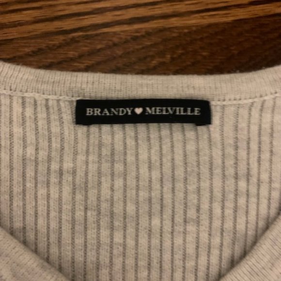 Brandy Melville Cropped Cardigan - Picture 2 of 2